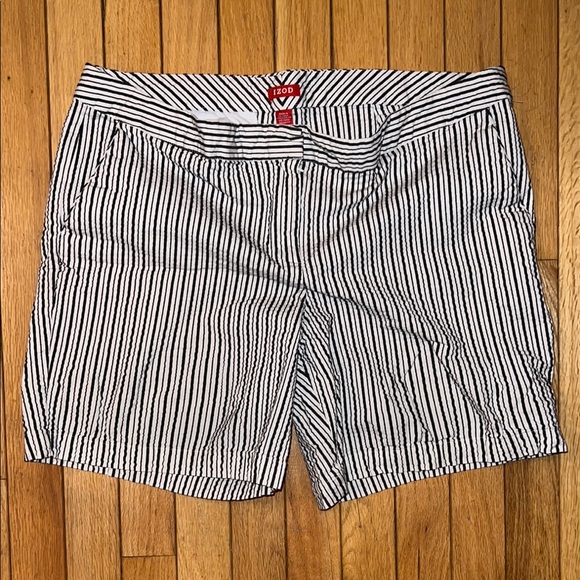 IZODS women’s striped cotton shorts - Picture 1 of 6